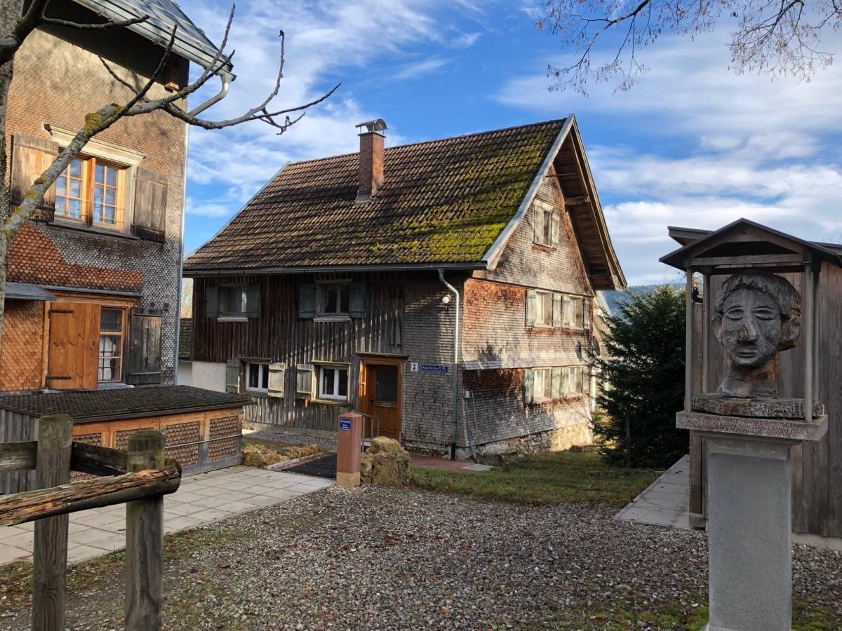 Bindestrich 21 Weg Grenzerhiasle 2 b